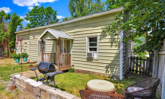 Kellogg House | The Outback: Kellogg’s Bargain Bungalow – Cozy & Affordable w/Hot Tub