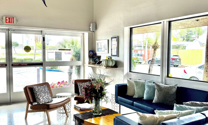 Old Towne Hotel | The Pacific Inn