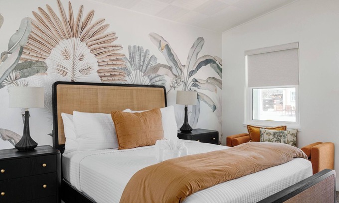 Vilano Beach Hotel | The Palm Queen Studio -5 min walk to beach!