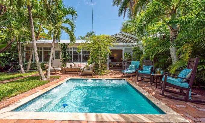 Flamingo Parks House | The Palms Resort Oasis - Guest House Full Kitchen