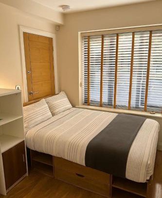 Crawley Apartment | The Paradise Retreat