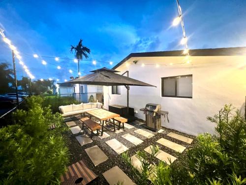 Homestead Villa | The Pass Through Brand New 2 - 1 Modern Villa