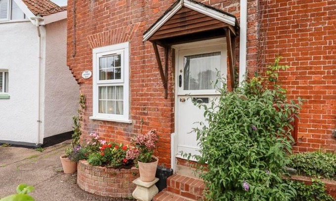Lympstone House | The Pepper Pot