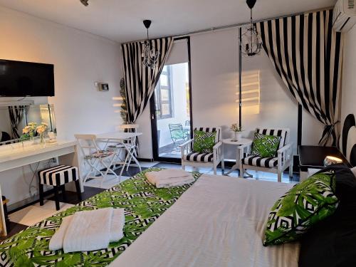 Kiti Apartment | The Pervoli Studio - Pool - Close to Beach