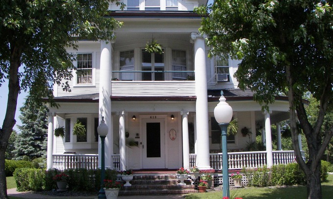 Cold Spring Bed & Breakfast | The Pillar Inn