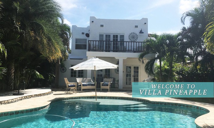 Old Northwood House | The Pineapple Villa: Chic 4BD Tropical Paradise near the Beaches