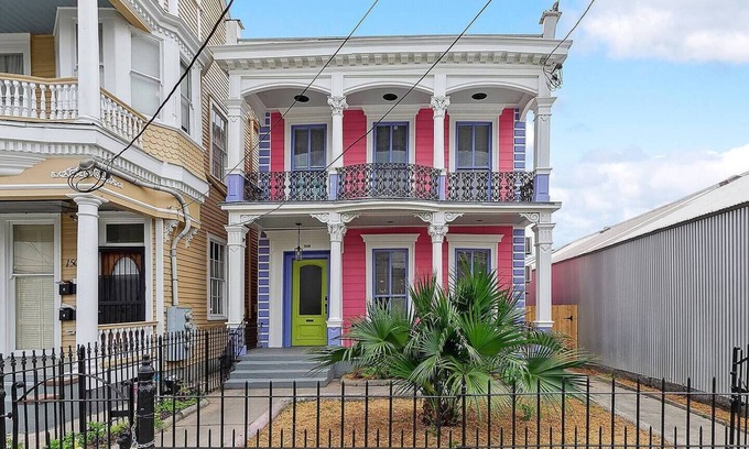 Faubourg Lafayette House | πΈ The Pink Palace | Luxury Meets NOLA Vibes πΈ