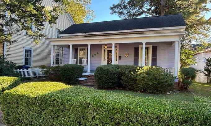 Washington House | The Pirate House: A charming 3-bedroom cottage in historic Little Washington