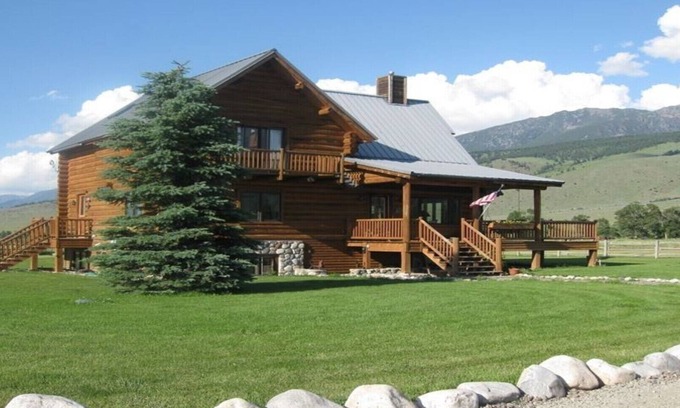 Livingston House | The Pleasant Pheasant ~ 5 Bedroom Log Home on 20 Acres in Paradise Valley