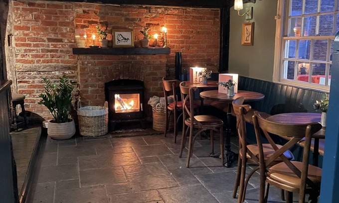 Crondall Hotel | The Plume of Feathers