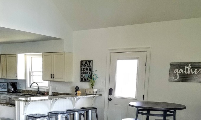 Mariah Hill Cottage | The Potter Cottage - A great family getaway 3 miles from Holiday World