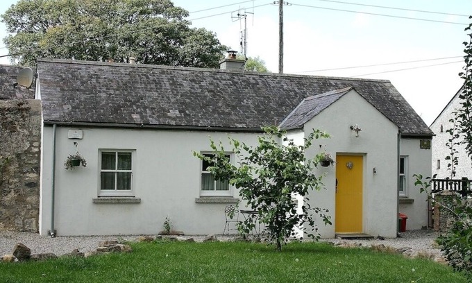 Athy Cottage | The Pump House - cosy farm cottage for two