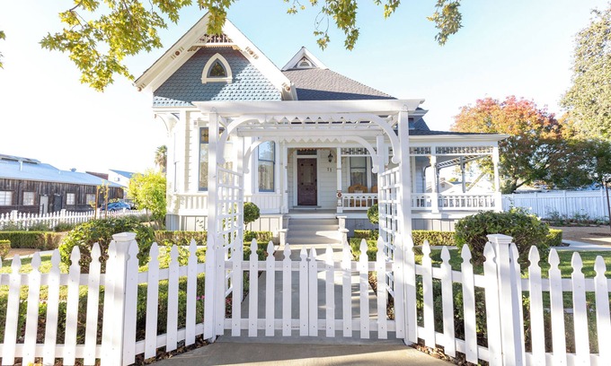 Winters House | The Queen On Main