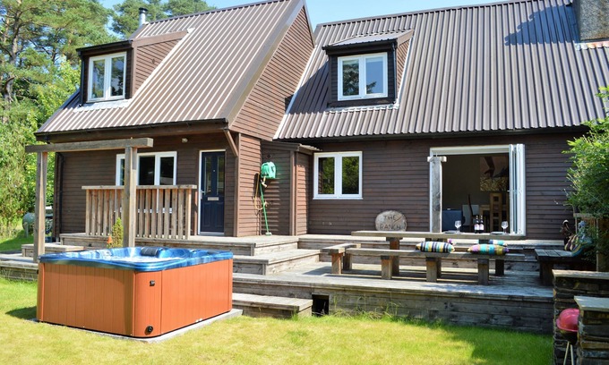 Dunoon House | The Ranch Lodge, near Dunoon, pet friendly, sleeps 8 with out-door hot-tub