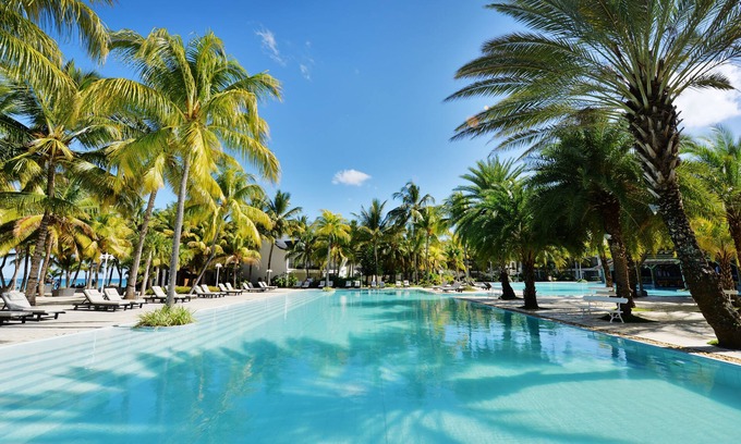 Balaclava Resort | The Ravenala Attitude