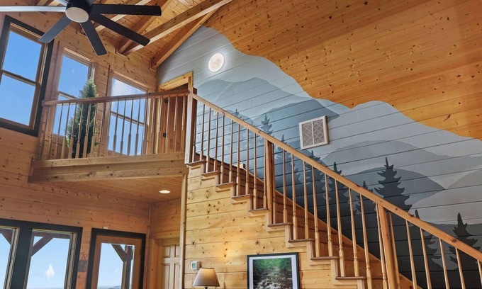 Gatlinburg - Pigeon Forge Cabin | The Real McCoy | Stunning Views w/Private Hot Tub