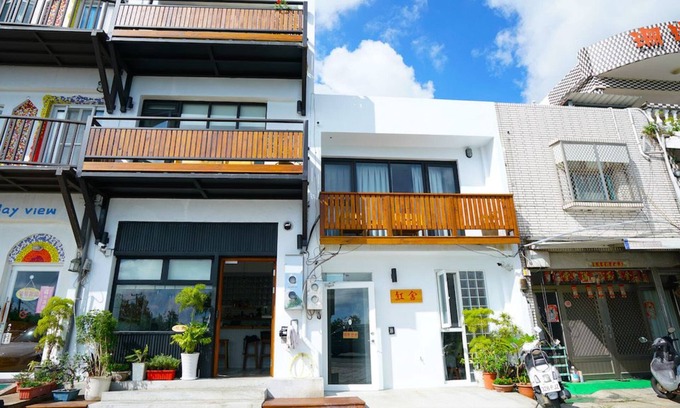 South Beach Bed & Breakfast | The Red Hotel