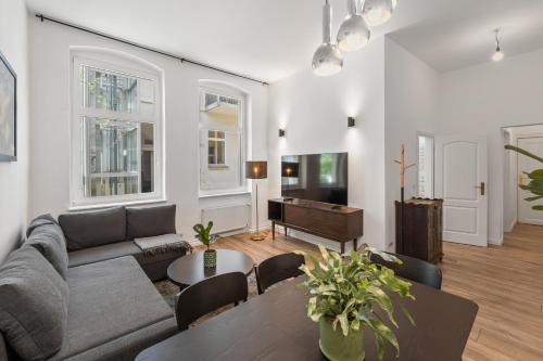 Mitte Apartment | The Remise Mitte Loft, 2 BR, 2 bathrooms, living room, group & family friendly, 4- 7 Guests