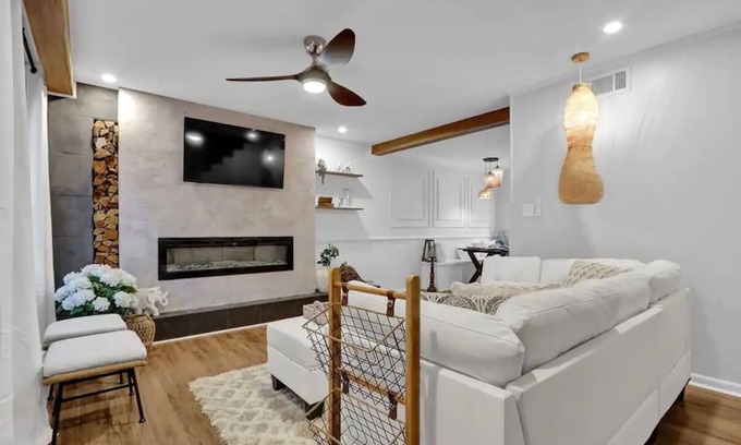 College Park House | The Retreat - 5 min to Airport & 15 min Downtown