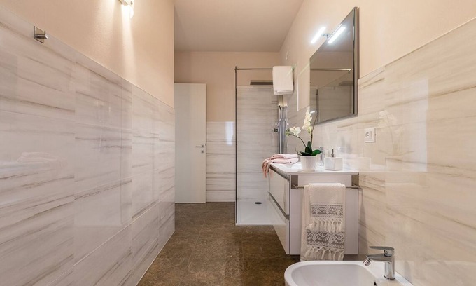 Cimadolmo House | The Rialto apartment offers modern comfort and tranquility, spacious and sunny