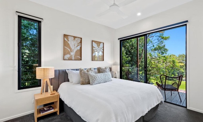 Booroobin Villa | The Ridge at Maleny 1 Bedroom Villa with Spa