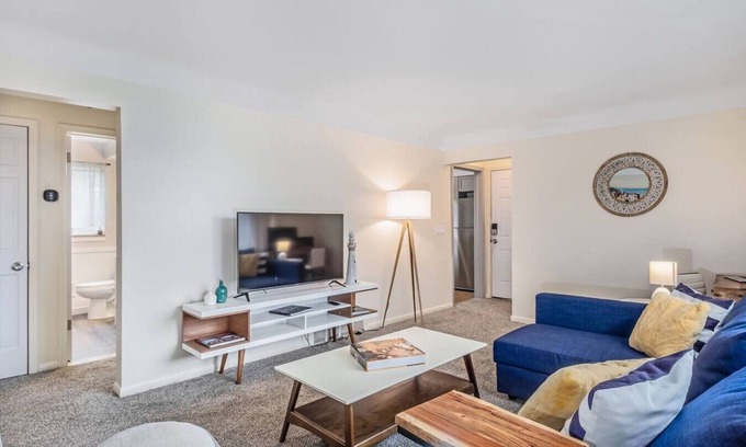 Jefferson Chalmers Apartment | The River @ The Park & River Chalet-1BD Upper Unit