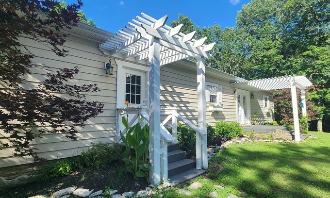 Lebanon Cottage | The Riverside Retreat