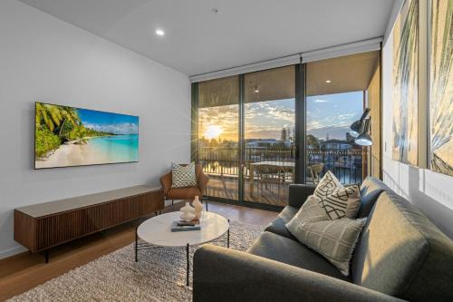 Surfers Paradise Apartment | The Riverview - Brand New Modern 2BR with King Bed, Parking & Pool