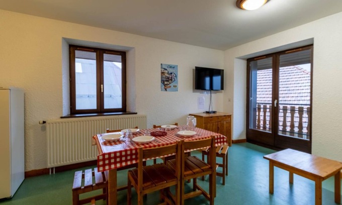 Aillon-le-Vieux House | THE ROCKS OF BADE