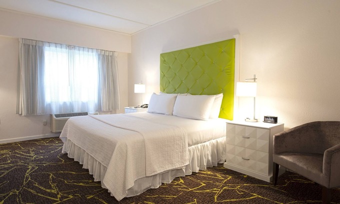 Roslyn Hotel | The Roslyn, Tapestry Collection by Hilton - One King Bed #1