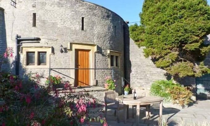Middleham Cottage | The Round House