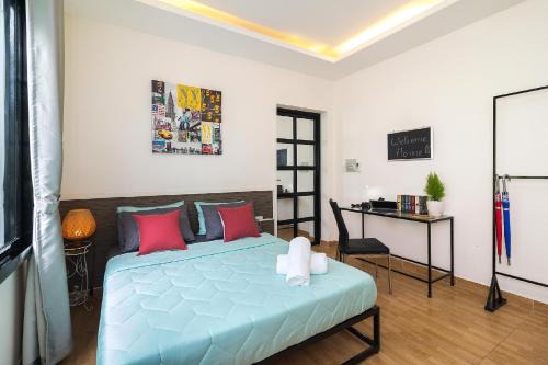 Delicias House | The Roundabout Hideout Room 1