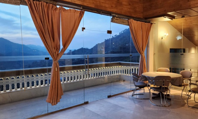 Solan Hotel | The Royal Ark
