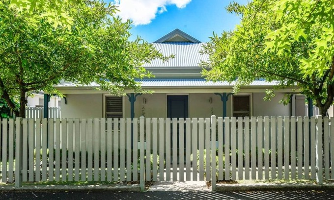 Bletchington Apartment | The Sampson Haven - Luxe CBD Getaway, Pets Allowed