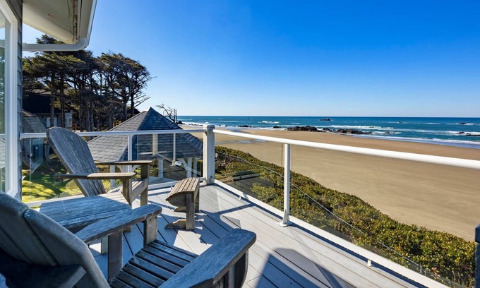 Seal Rock House | The Sanctuary at Seal Rock, Sleeps 8, Pet Friendly, Oceanfront, Hot Tub, BBQ, Beach Access