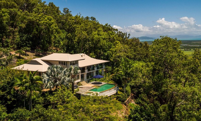 Craiglie House | The Sanctuary Port Douglas - 6 bedrooms with ensuites & panoramic views!