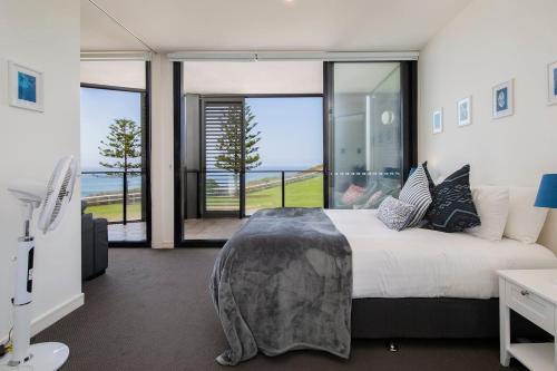 Newcastle Apartment | The Sandpiper - A Newy Beachfront Beauty