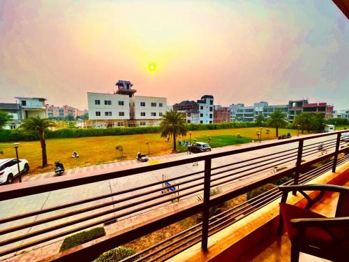 Jashpurnagar Hotel | The Sapphire Resort 1,2,3 bedrooms villas available in omaxe vrindavan - A Four Star Luxury Resort
