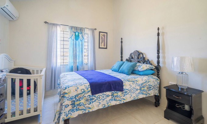 Portmore House | "The Savannah @ Phoenix" A cool family friendly home close to Major Attractions.