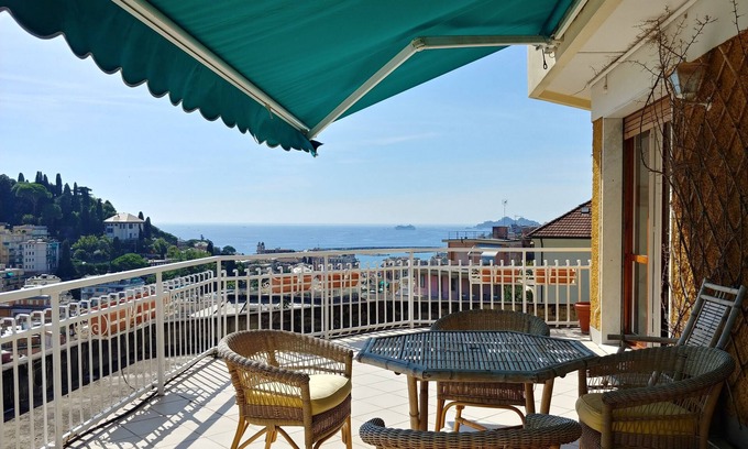 Rapallo Apartment | The sea on the terrace overlooking Portofino