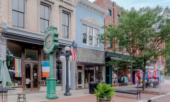 Frankfort Apartment | The Selbert - In the Heart of The Bourbon Trail!