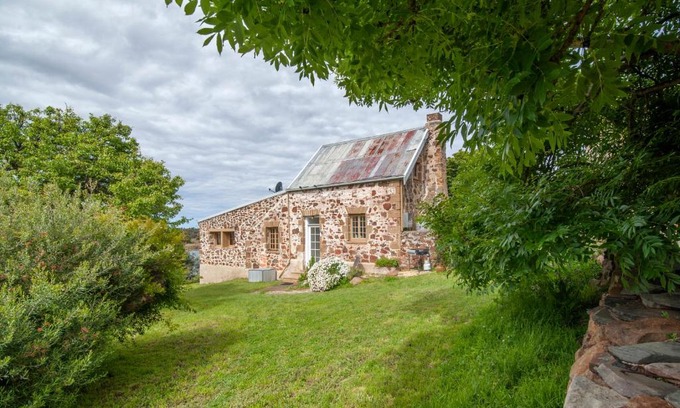 Little Swanport Apartment | The Shepherd's Cottage at Lisdillon Vineyard