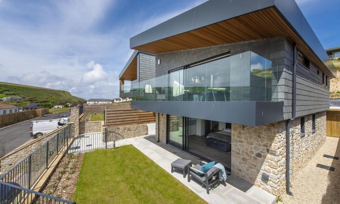 Mawgan Porth House | The Shore