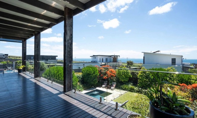 Curlewis House | The Shoreline Escape - Winter Deal!