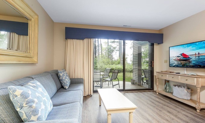 Acme Condo | The Shores Lakeside Condo Unit 5677