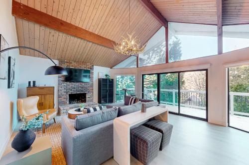Lake Arrowhead House | The Snow White