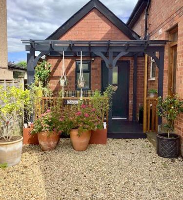 Leckhampton Ski Chalet | The Snug in Cheltenham, Leckhampton - A Cosy & Unique Space
