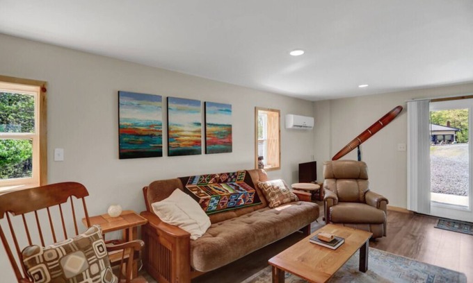 Hesston House | The Snug - Raystown Lake: Near 7 Points Marina Location & Allegrippis Trails
