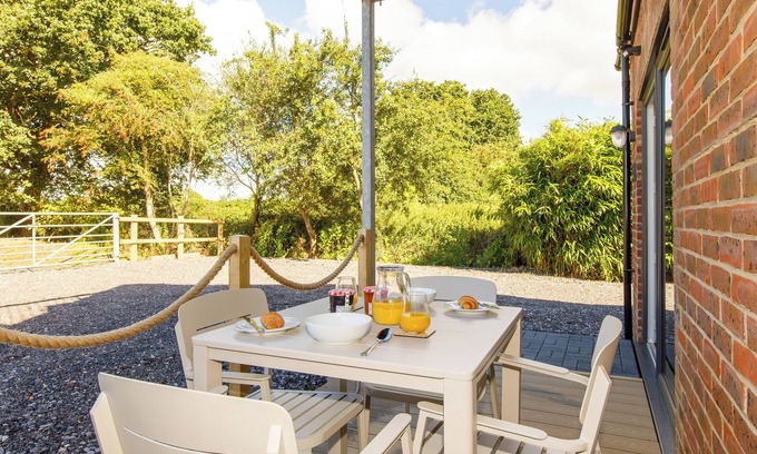 Chichester Cottage | The Stables