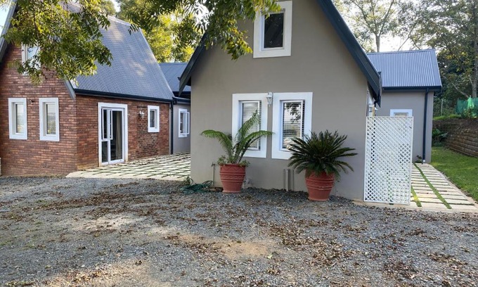 Howick House | The Stables on Drew Avenue